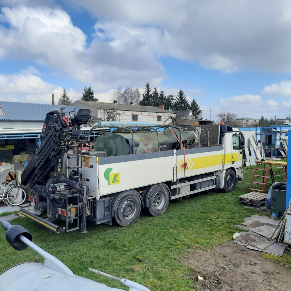 usługi HDS w Poznaniu – załadunek i transport ciężkiego zbiornika