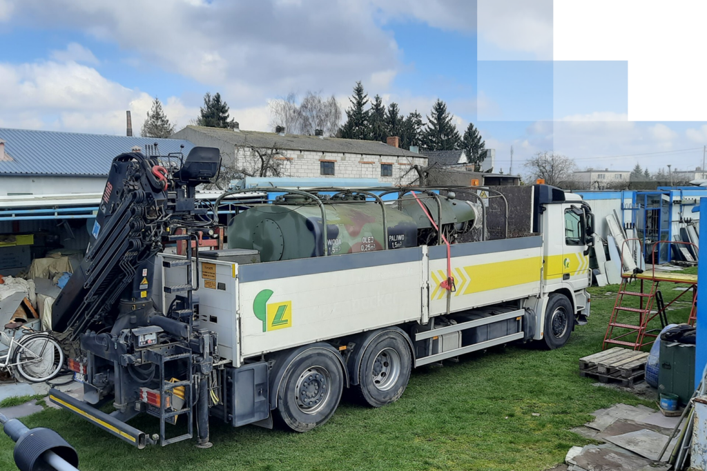 samochód HDS podczas realizacji transportu w Wielkopolsce